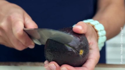 Vídeo de una receta con salsa de mango y aguacate