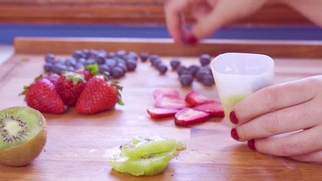 Ghiaccioli con frutta fresca: sani e leggeri da tenere sempre pronti per la merenda!