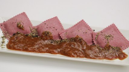 Pasta fresca: raviolones de rabo de toro