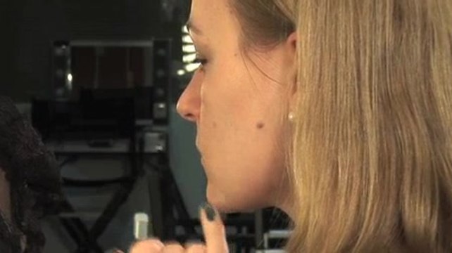 Come applicare il fondotinta, i video-consigli del make up artist