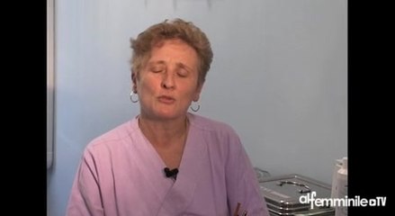 Capire il trauma della nascita per il neonato con l'ostetrica - video