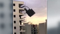 AYDIN - Şiddetli fırtınada bazı evlerin çatısı uçtu