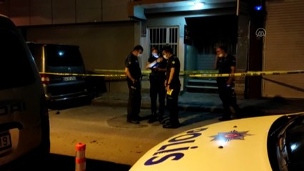 İSTANBUL - Zeytinburnu'ndaki bıçaklı kavgada 3 kişi yaralandı