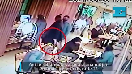 Así le robaron la cartera a una mujer  en una cafetería de calle 12