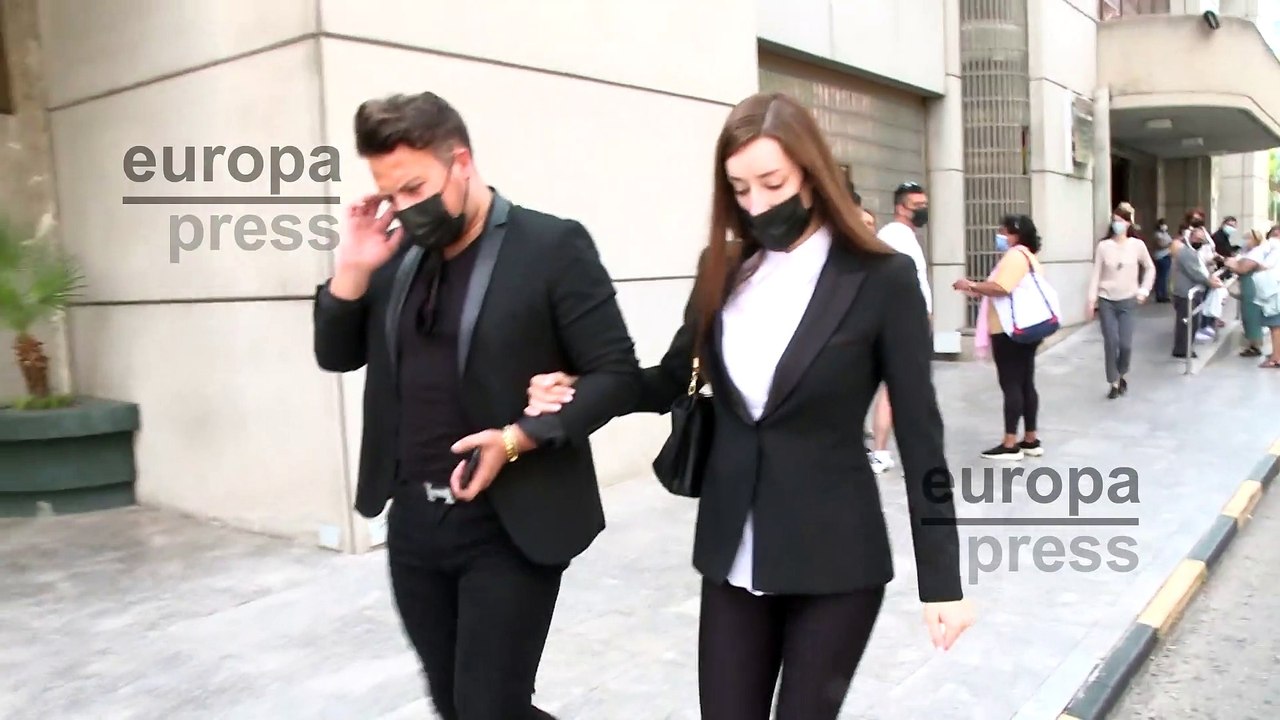 Adara Molinero sale visiblemente afectada del tanatorio de Mila Ximénez sin querer responder