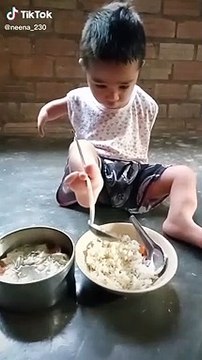 Nghị lực phi thường của em bé