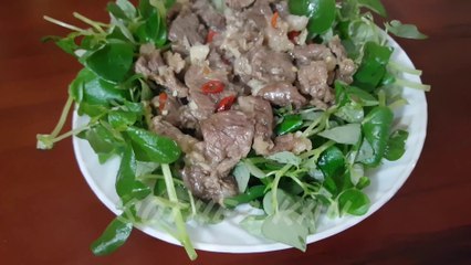 Fried fresh beef with peperomia pellucida vegetables