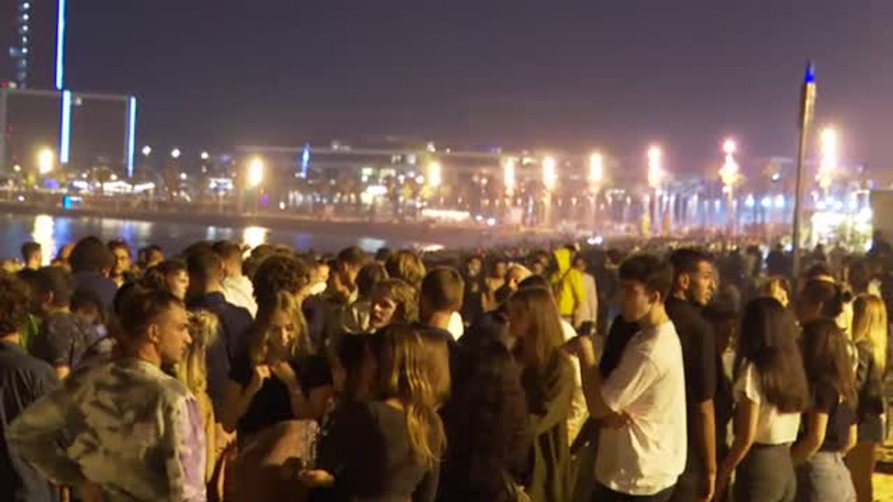 Noche de San Juan con aglomeraciones en algunas playas