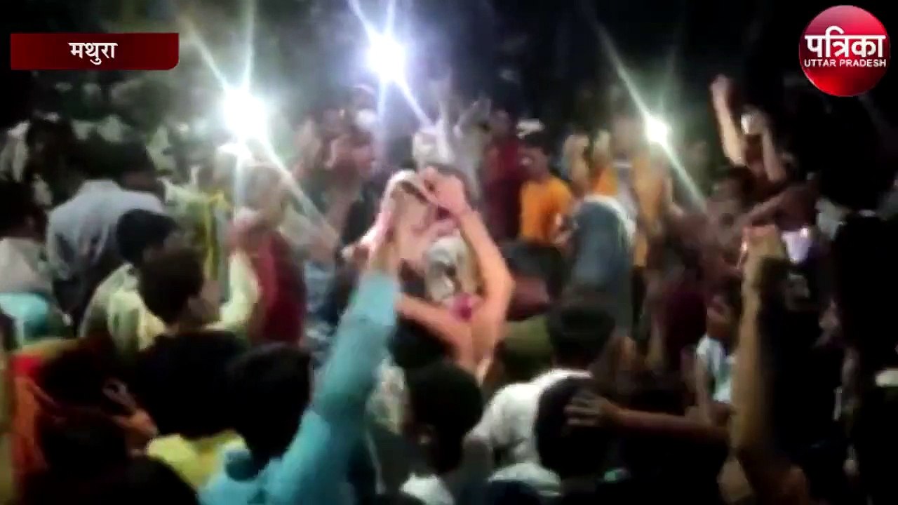 स्कॉर्पियो ने बाइक में मारी टक्कर, आक्रोशित ग्रामीणों ने पुलिस पर किया पथराव