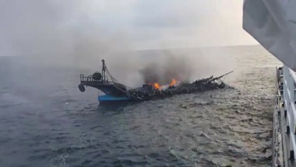 제주에서 낚시어선 화재로 침몰...승선원 16명 모두 구조 / YTN