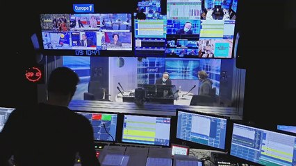 Скачать видео: Grève à Europe 1, 