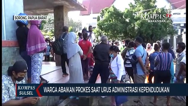 Warga Abaikan Prokes Saat Urus Administrasi Kependudukan