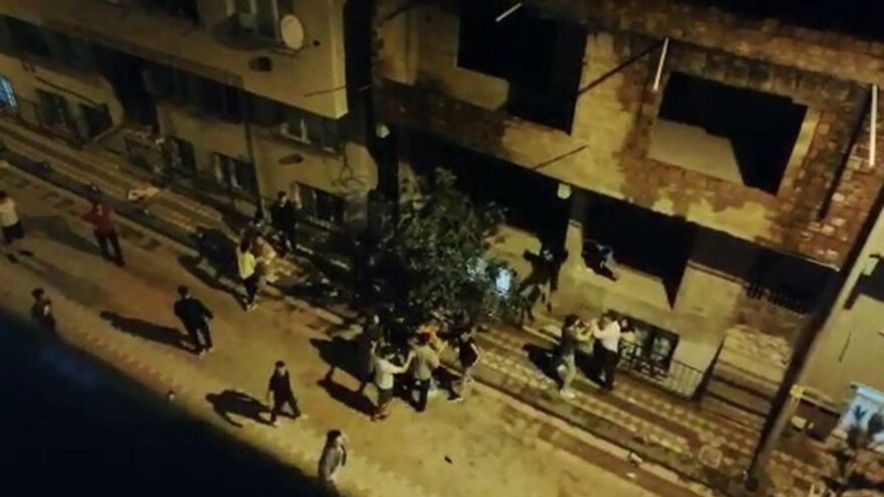 Çocukların kavgasına aileler de katıldı; ortalık savaş alanına döndü