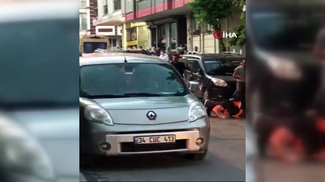 Sultangazi'de çocukların kavgasına aileler de karıştı... Ortalık savaş alanına döndü
