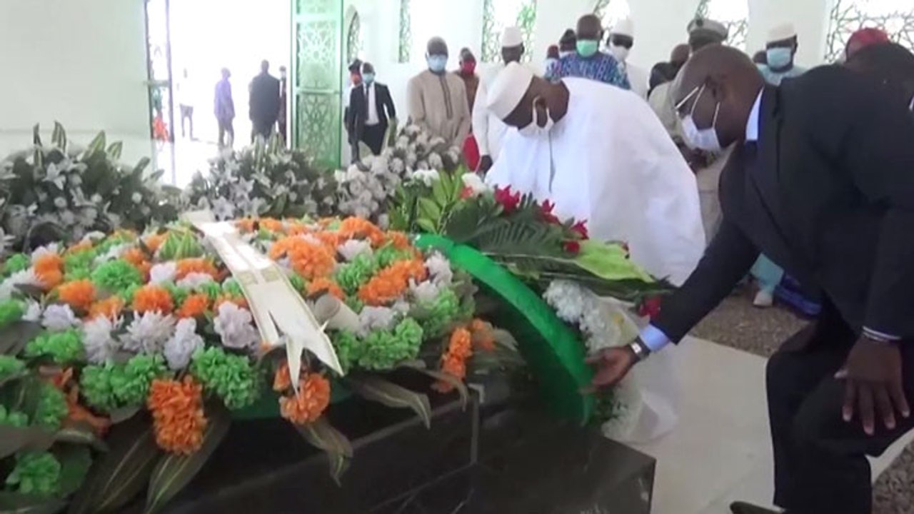 Le Président de l'Assemblée Nationale sur la tombe d'Amadou Gon Coulibaly à Korhogo