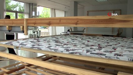 Dikim makinesi fiyatı yüksek olunca ahşaptan kendisi üretti