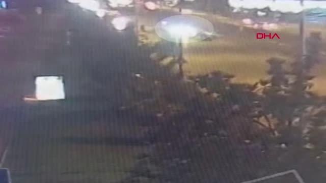 Son dakika haberleri | BURSA KONTROL NOKTASINDA POLİSE ÇARPAN ALKOLLÜ SÜRÜCÜ: POLİS OTOSU TERSTEN GELİYOR DİYE GÖRDÜM