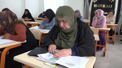 75 yaşında okuma yazma öğrenerek sertifika aldı