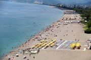 Antalya'da termometreler 43'ü gösterdi, sahiller doldu taştı