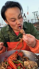 Chinese fisherman cook and eating seafood show (15)