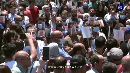 فلسطينيون يطالبون بحل السلطة على خلفية وفاة نزار بنات خلال اعتقاله ..وأجهزة السلطة تقمعهم