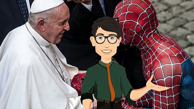 Il Papa abbraccia Spiderman, che regala sorrisi ai bambini malati