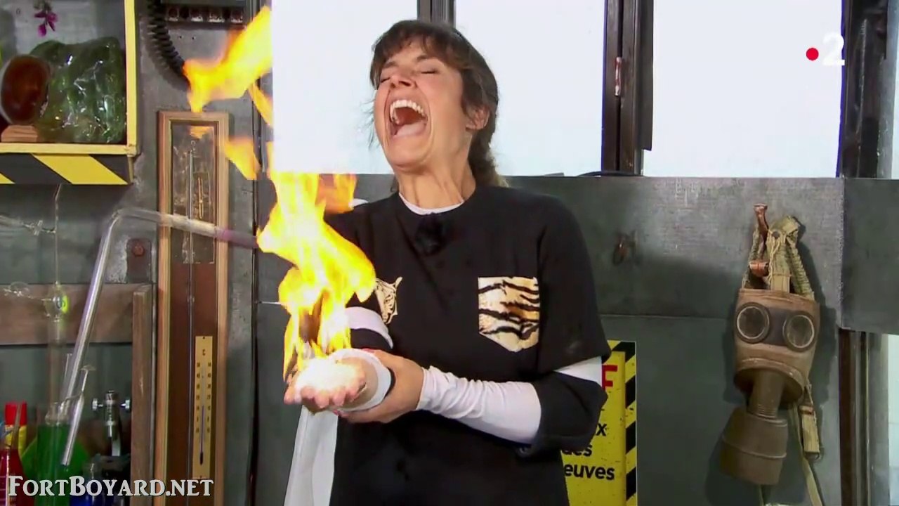 Fort Boyard 2021 : épreuve du "B.E.E.F." (Bureau d'études des épreuves du Fort)  avec le Père Fouras - Défi de la Torche humaine (19 juin 2021)