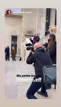 Maëlle (The Voice) face aux photographes. Juin 2021