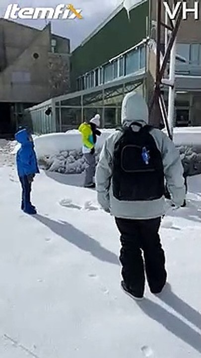 Cet enfant va détester la neige pour le restant de sa vie
