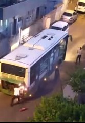 Batman'da seyir halindeki otobüs alev aldı