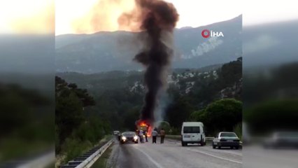 Alev alan kamyon bomba gibi patladı