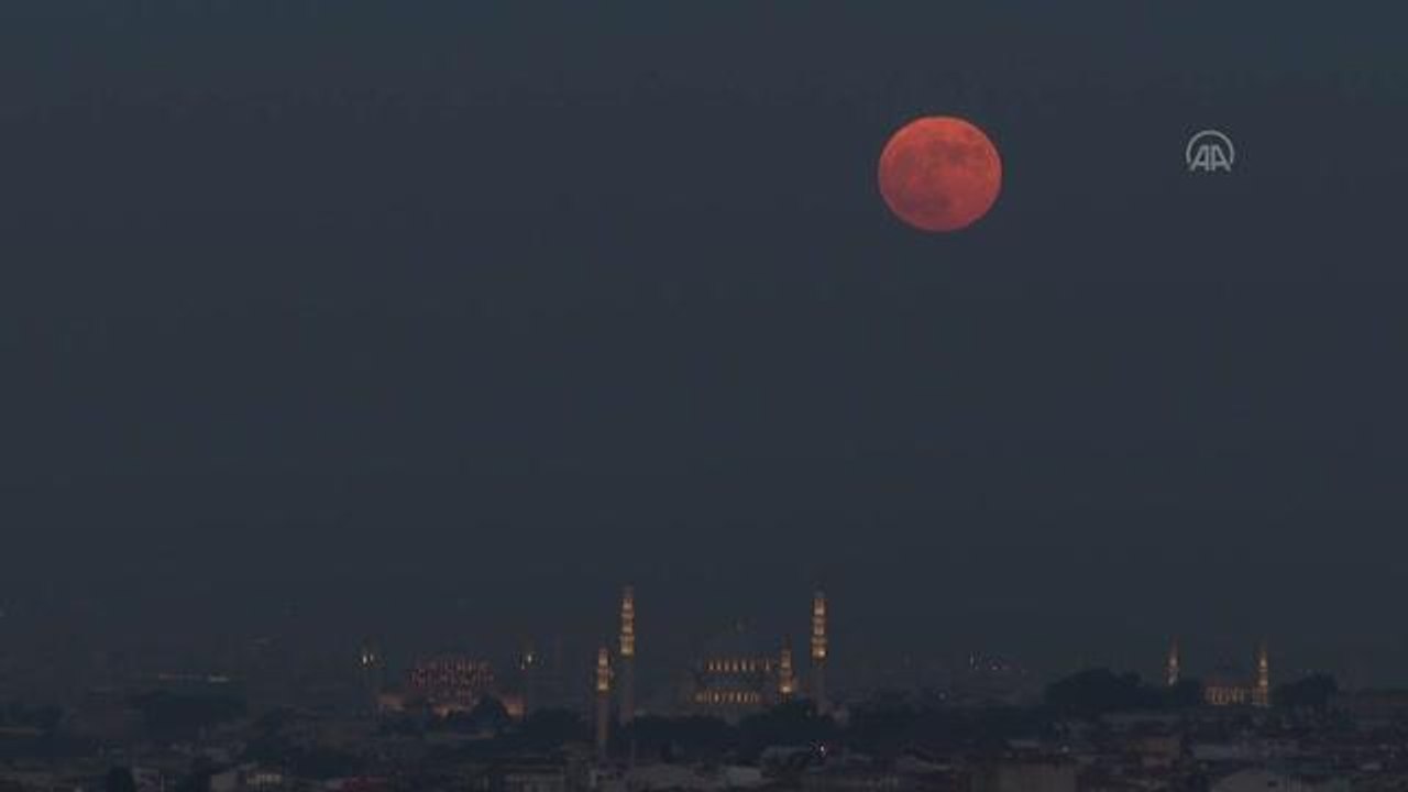 İstanbul'da dolunay