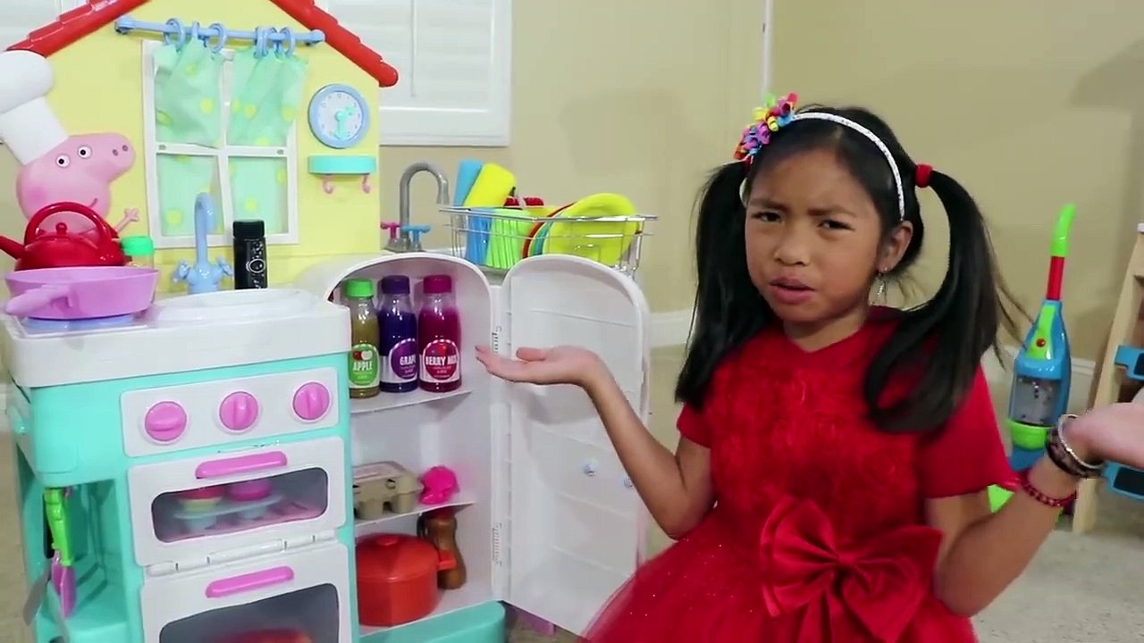 Liam Pretend Play W/ Peppa Pig Kitchen Cooking Kid Toys & Giant Elmo