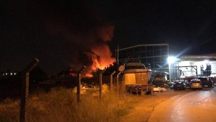Son dakika haberi: Cam üretimi ve satışı yapılan depoda çıkan yangın korkuttu