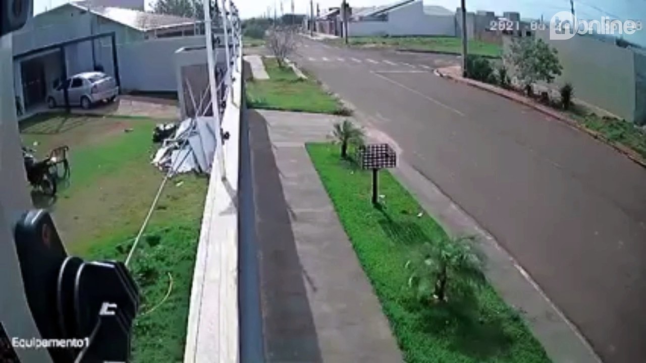 Motociclista sofre ferimentos graves em acidente com ônibus