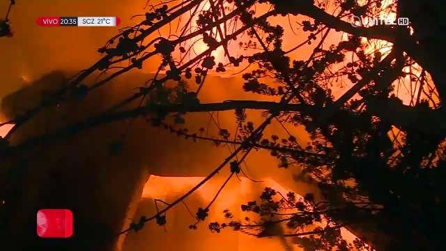 Bomberos controlan el incendio en una vivienda abandonada en La Paz