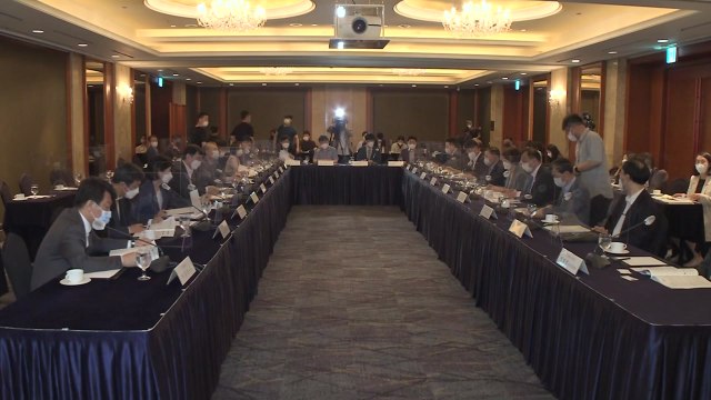 국산 코로나19 백신 개발 속도전...정부, 임상3상 진입 총력 지원 / YTN