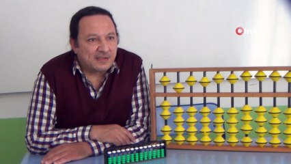 5 yaşındaki kız sayılarla oyun oynuyor