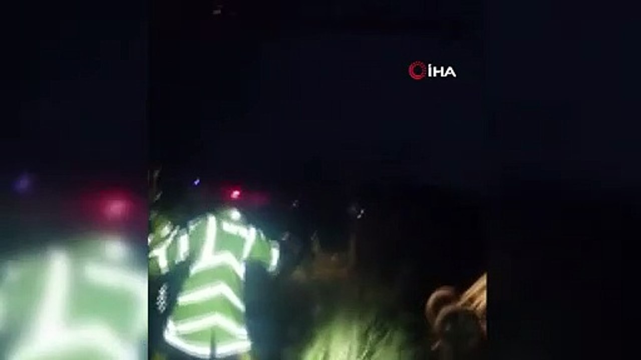 AKP’li vekilin yakınlarının minibüsü devrildi: Anne-oğul öldü