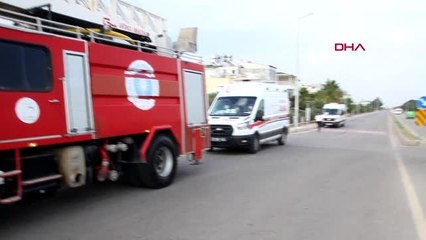 ANTALYA'DA TUR MİDİBÜSÜ İLE HAFİF TİCARİ ARAÇ ÇARPIŞTI 5 YARALI