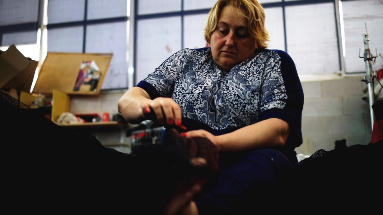 "Redeiras", un documental sobre la labor invisible de las mujeres que construyen redes de pesca en Galicia