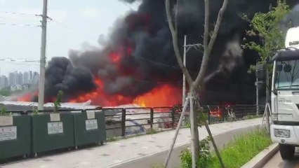 LPG 충전소 옆 비닐하우스에 불...한때 주민 대피령 / YTN