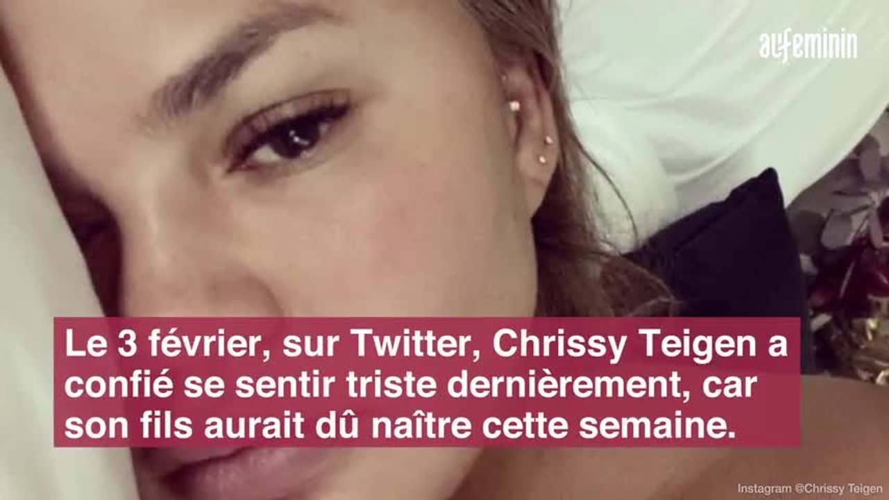 Chrissy Teigen confie sentir des coups dans le ventre