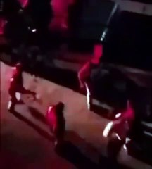 ผบก.น.9 แจงคลิปตำรวจกระทืบชาย 1 รายริมถนนพระราม 2 เพราะผู้ก่อเหตุเมาอาละวาดพยายามแย่งรถตำรวจ ทั้งที่ตำรวจใจดีจะไปส่งบ้าน