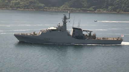 İngiliz savaş gemisi İstanbul Boğazı’ndan geçti
