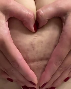 Ashley Graham : Elle partage une vidéo de ses vergetures et ça fait un bien fou