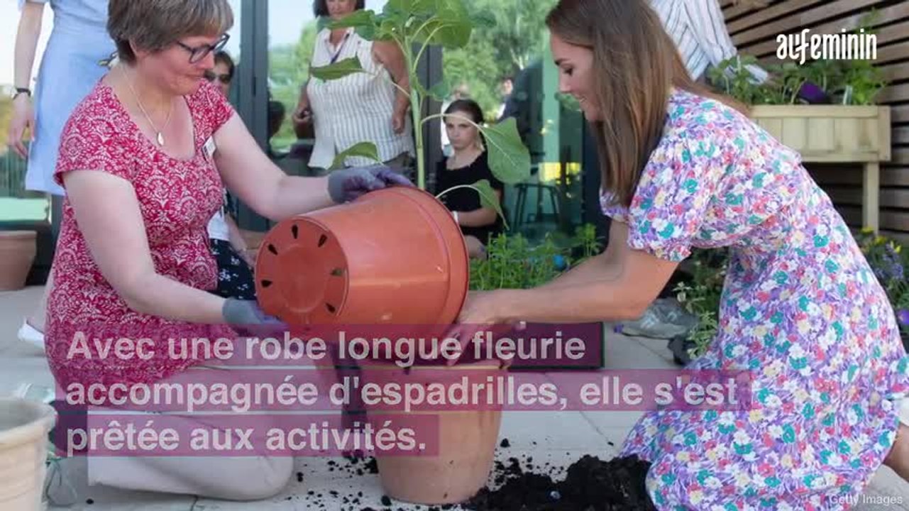 Robe longue fleurie et espadrilles compensées...