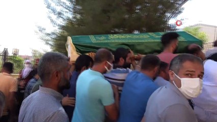 Kaza yapanlara su vermek için aracından inip feci şekilde can veren genç toprağa verildi