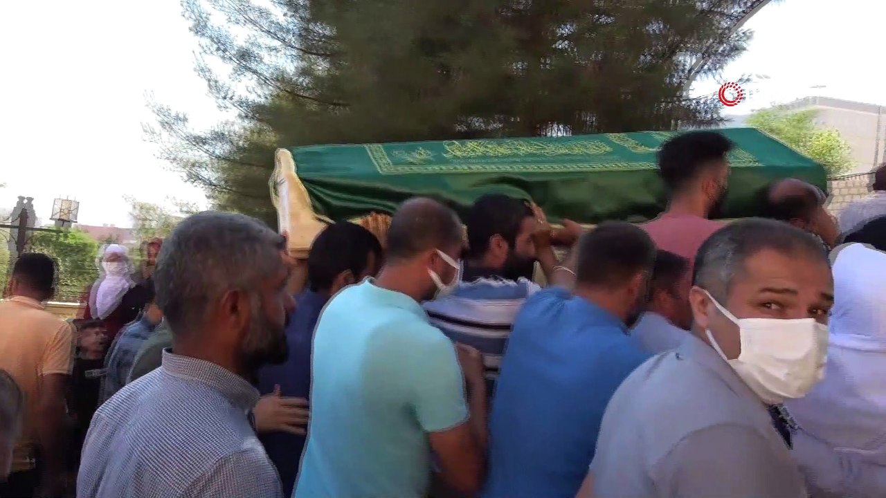 Kaza yapanlara su vermek için aracından inip feci şekilde can veren genç toprağa verildi