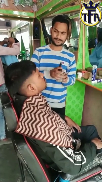 Funny video of a barber with his customer. You must laugh from the bottom of your heart-فيديو مضحك للحلاق مع زبونه. يجب أن تضحك من أعماق قلبك